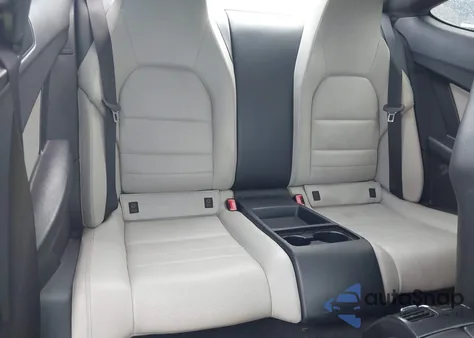 2013 Mercedes-Benz C 250 z USA, uszkodzony, nr VIN WDDGJ4HB9DF995203